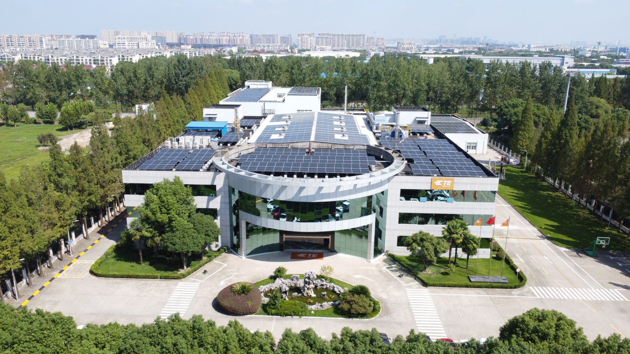 TE Energy Kunshan site launched a rooftop solar project in April 2023 and installed about 4,000 square meters of photovoltaic panels on the roof of the three buildings.