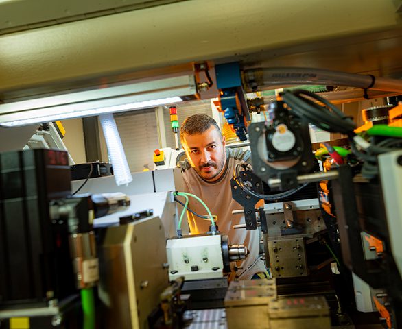 How to choose a Precision Contacts Manufacturer - 10 Tips